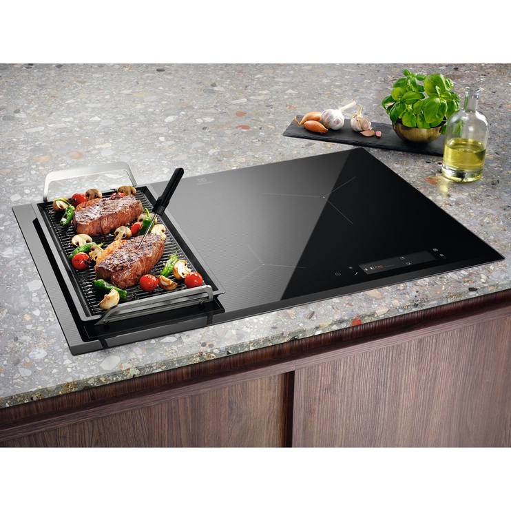 Индукционная плита Electrolux 900 serija „SensePro“ su termometru „Hob2Hood®“ EIS8648