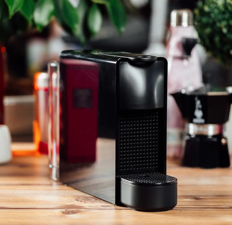 Kapsulas kafijas automāts Nespresso Essenza Mini Black, melna