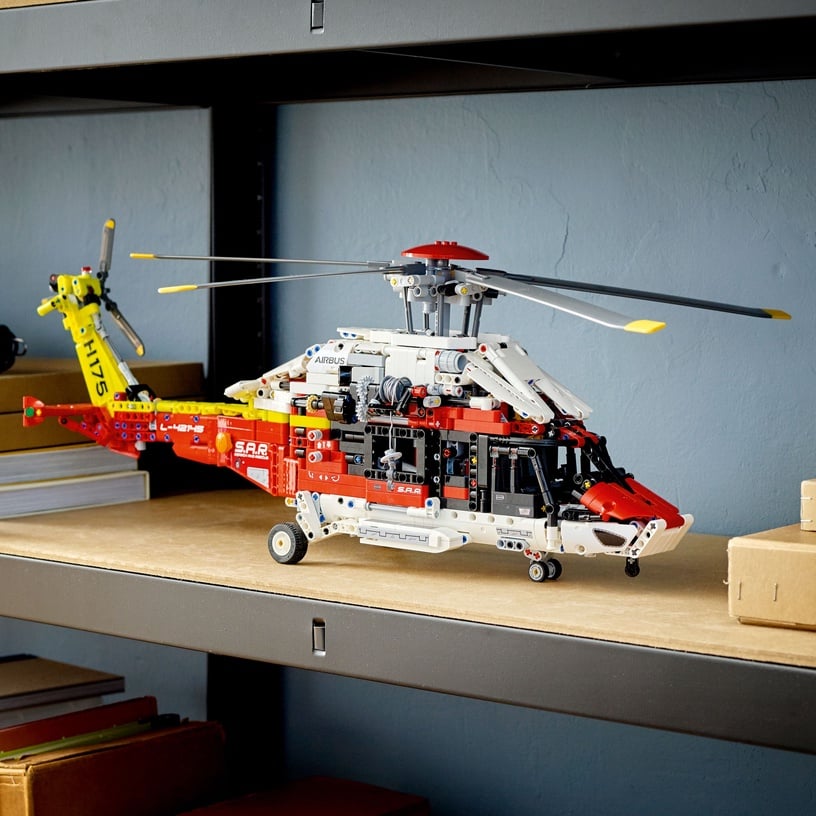 Konstruktors LEGO Technic Glābšanas helikopters Airbus H175 42145