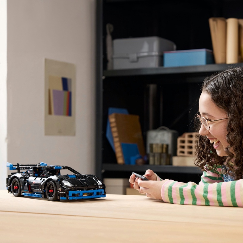 Konstruktor LEGO® Technic Porsche GT4 e-Performance võidusõiduauto 42176