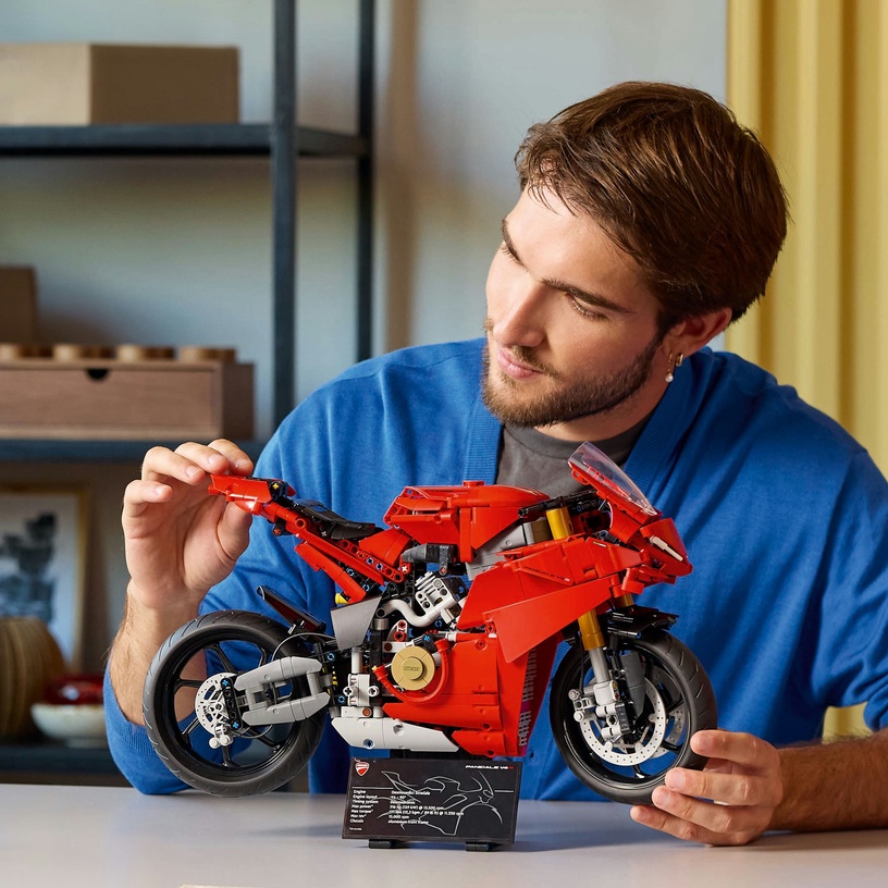 Konstruktor LEGO® Technic Ducati Panigale V4 S mootorratas 42202