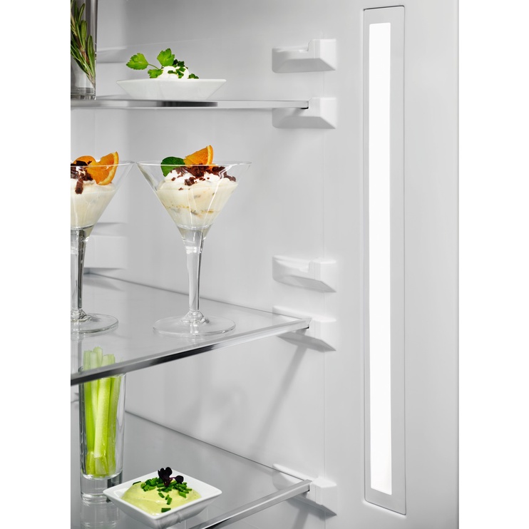 Холодильник морозильник снизу Electrolux NT7ME34G1