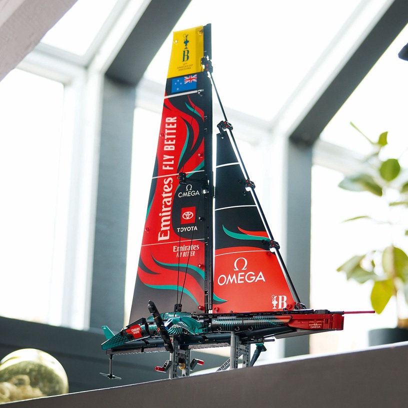 Konstruktor LEGO® Technic Emirates Team New Zealand AC75 jaht 42174