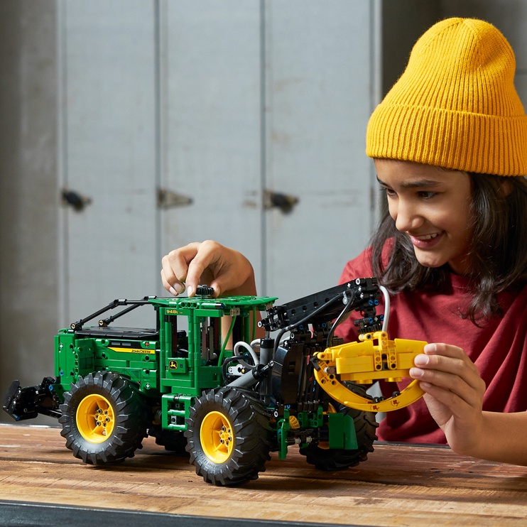 Konstruktor LEGO® Technic John Deere 948L-II Skidder 42157