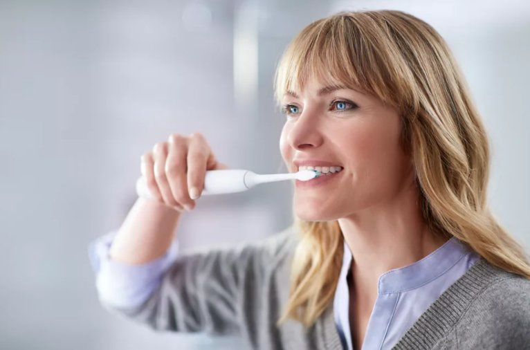 Электрическая зубная щетка Philips Sonicare ProtectiveClean 4300 HX6807/35, белый/зеленый