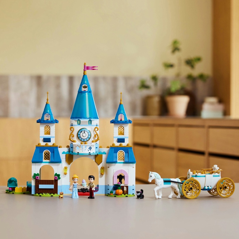 Konstruktor LEGO® City Tuhkatriinu loss ja hobusevanker 43275, 596 tk