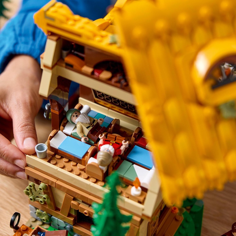 Konstruktor LEGO® ǀ Disney Snow White and the Seven Dwarfs' Cottage 43242