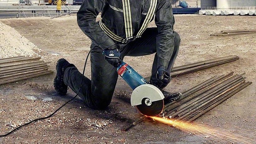 Elektriskā leņķa slīpmašīna Bosch GWS 24-230 Disc Cutter 06018C3300, ar sukām, 2400 W