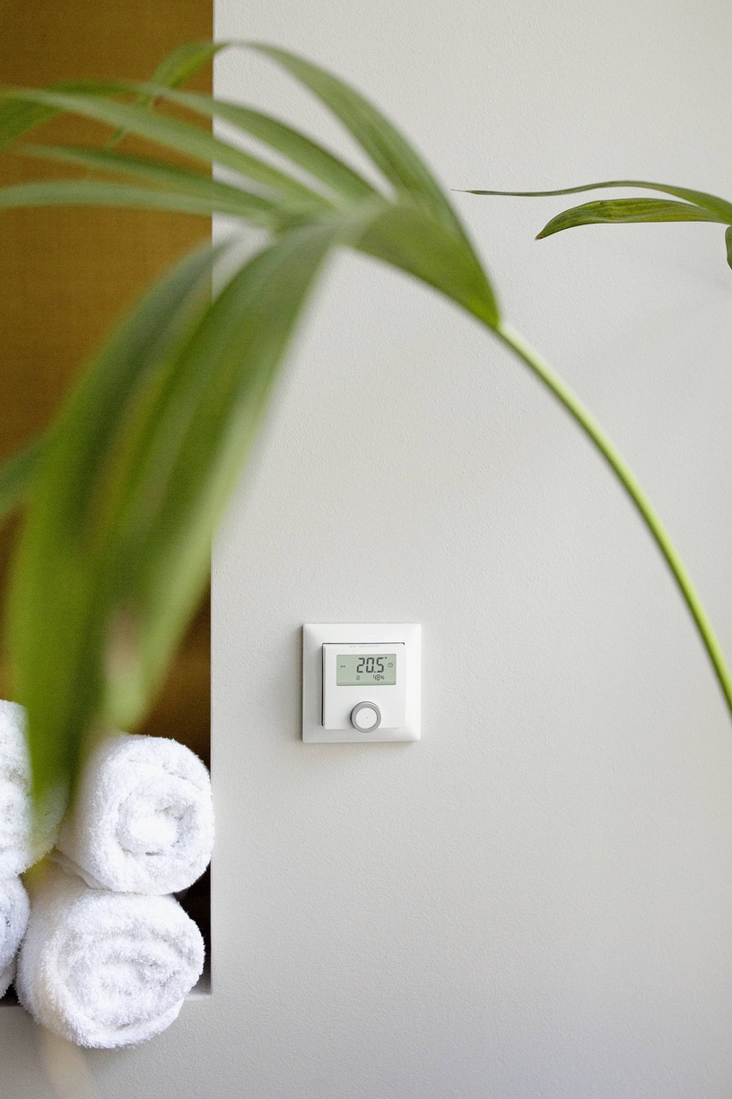 Термостат Bosch Smart Home Room Thermostat, крепится на стену, белый, 8.6 см, 0 - 50 °С