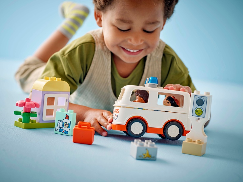 Конструктор LEGO® Duplo Ambulance & Driver 10447, 19 шт.