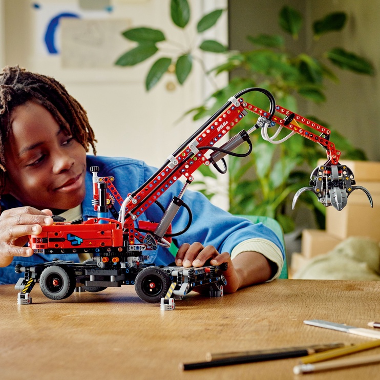 Konstruktor LEGO Technic Materjalikäitlusmasin 42144