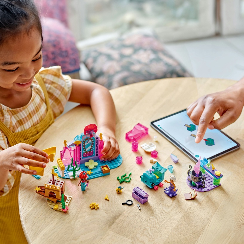 Konstruktor LEGO® Disney Princess Arieli kristallkoobas 43254