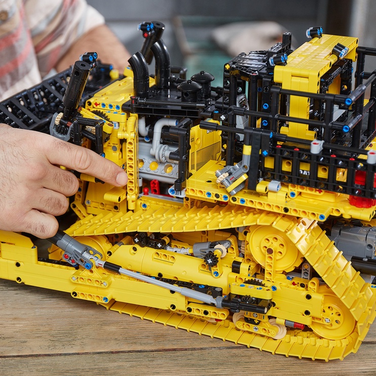 Конструктор LEGO® Бульдозер Cat® D11 на пульте управления 42131