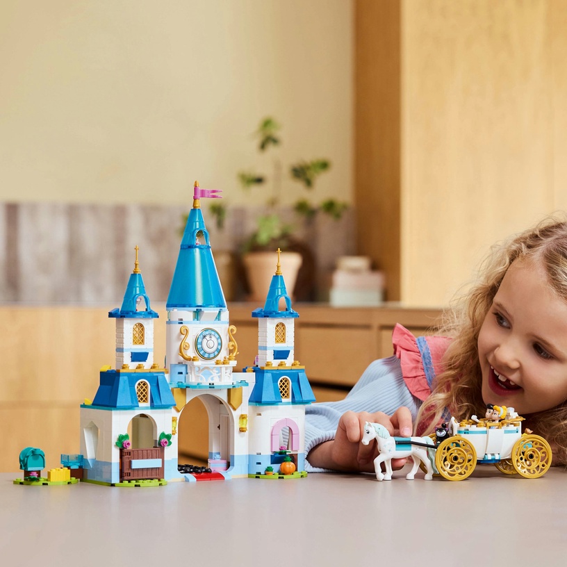Konstruktor LEGO® City Tuhkatriinu loss ja hobusevanker 43275, 596 tk