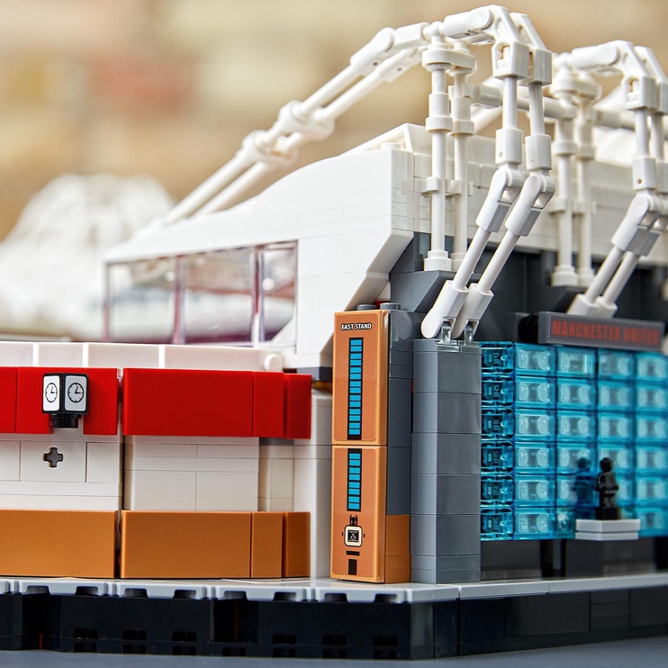 Конструктор LEGO® Creator Олд Траффорд стадион «Манчестер Юнайтед» 10272, 2025 шт.