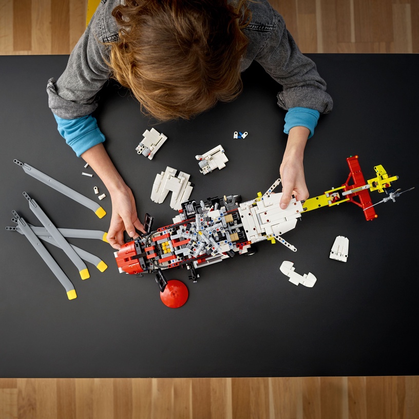 Konstruktors LEGO Technic Glābšanas helikopters Airbus H175 42145