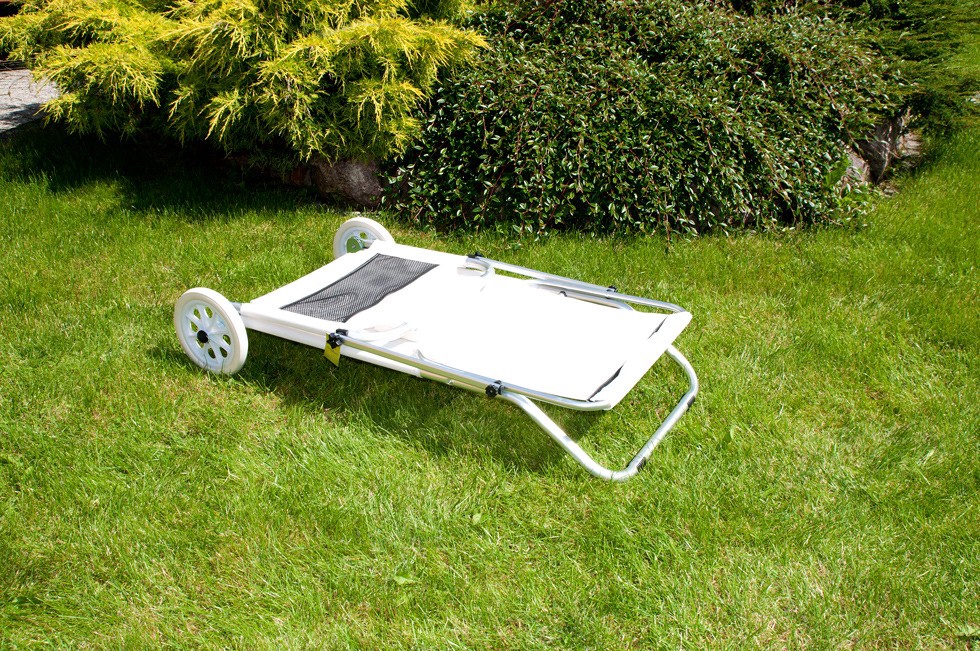 garden lounger with wheels