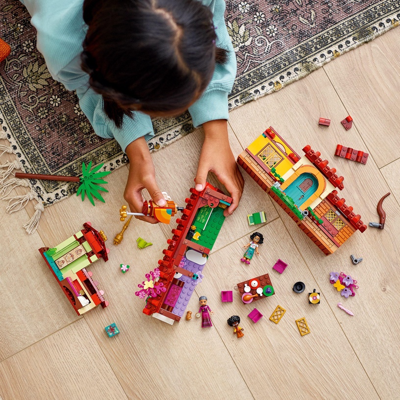 Konstruktor LEGO® │ Disney Madrigalide maja 43202, 587 tk
