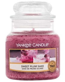Svece, aromātiskā Yankee Candle Sweet Plum Sake, 20 - 30 h, 104 g, 86 mm x 58 mm