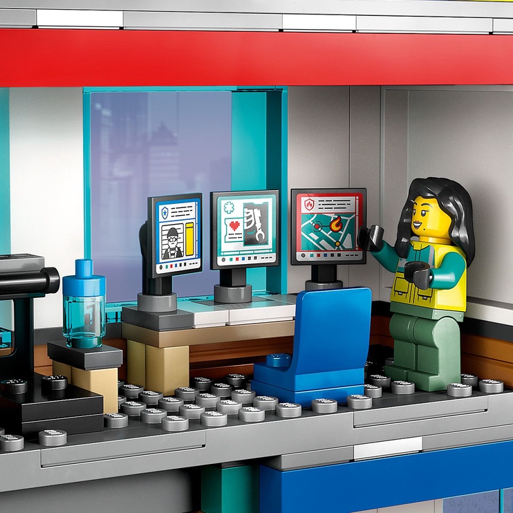 Konstruktors LEGO® City Neatliekamās palīdzības transportlīdzekļu bāze 60371, 706 gab.