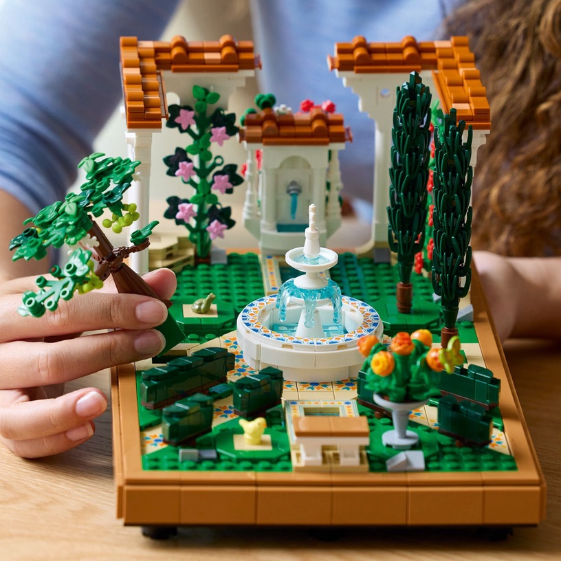 Konstruktor LEGO® Icons Purskkaevude aed 10359, 1302 tk