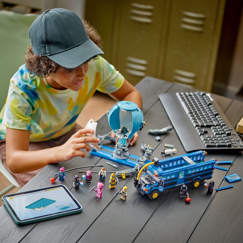 Konstruktor LEGO® Fortnite Battle Bus 77073, 954 tk