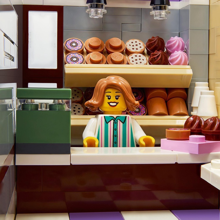 Konstruktor LEGO ICONS Politseijaoskond 10278, 2923 tk