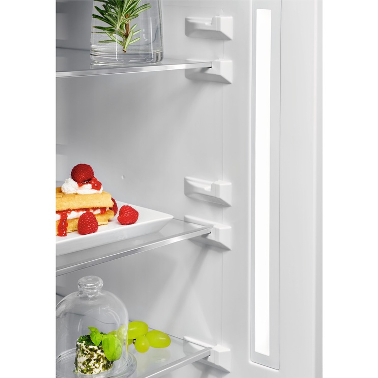 Холодильник AEG RCB736E5MB, морозильник снизу