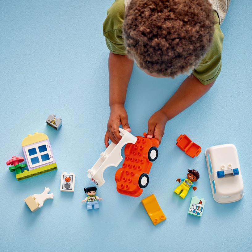 Конструктор LEGO® Duplo Ambulance & Driver 10447, 19 шт.