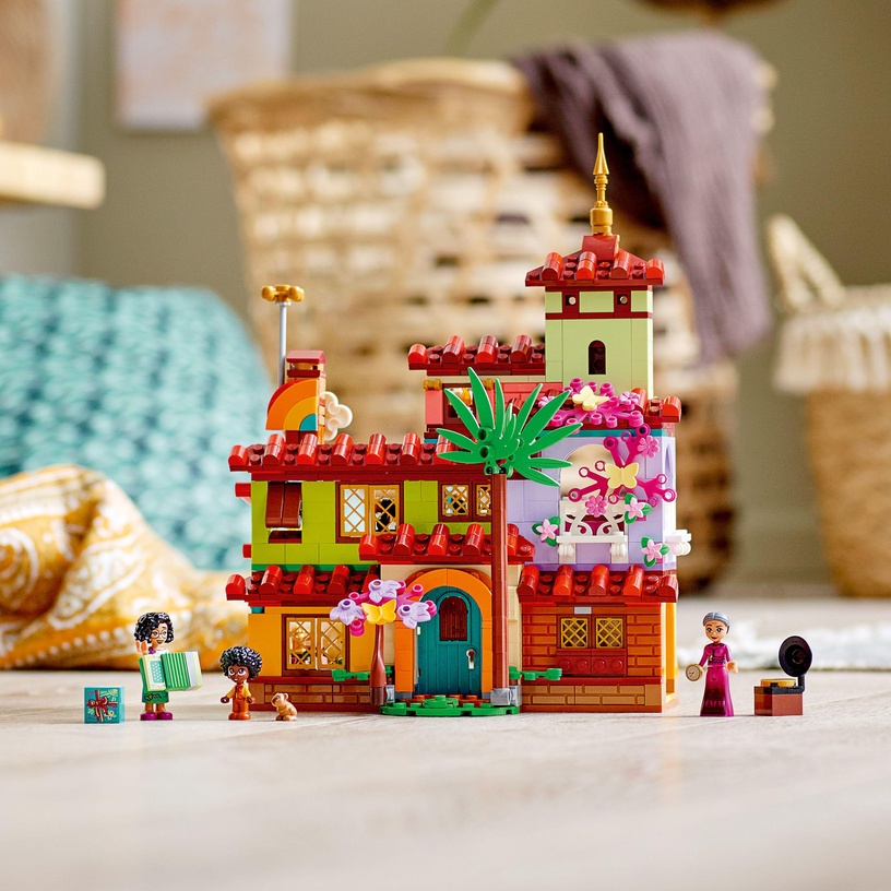 Konstruktor LEGO® │ Disney Madrigalide maja 43202, 587 tk