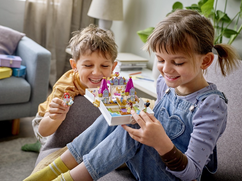 Konstruktor LEGO® | Disney Princess™ Arieli, Bella, Tuhkatriinu ja Tiana juturaamatu seiklused 43193, 130 tk
