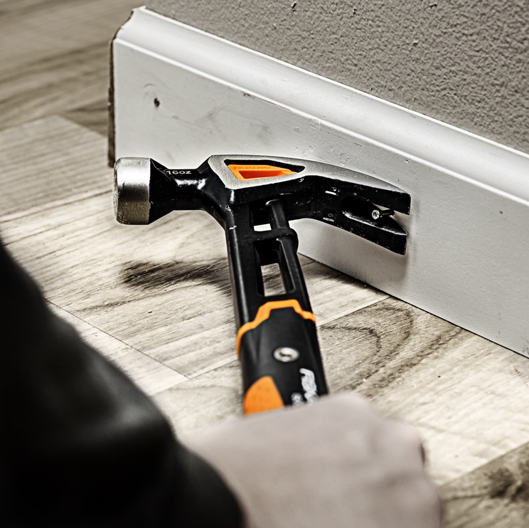 Молоток Fiskars 1027202, 820 г