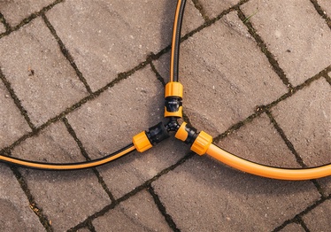 SAVIENOJUMS AR AQUASTOP 3/8 1020440 (FISKARS)