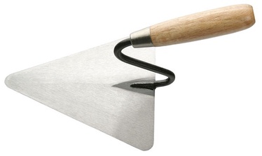 ĶELLE TRĪSSTŪRVEIDA 18CM KOKA ROKT.