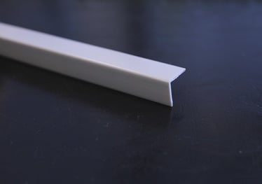 Välisnurgaliist hall 2,6m 15x15mm