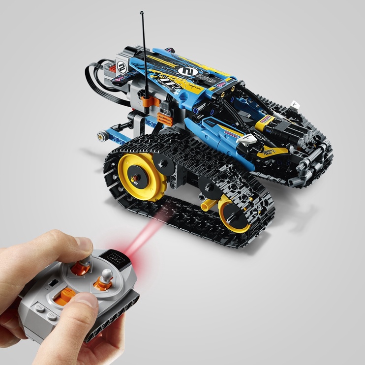 Konstruktors LEGO Technic Kaskadieru sacīkšu auto ar tālvadības pulti 42095, 324 gab.