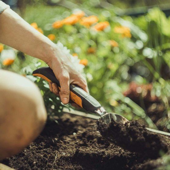 Маленькая лопатка Fiskars Xact™ 1027043