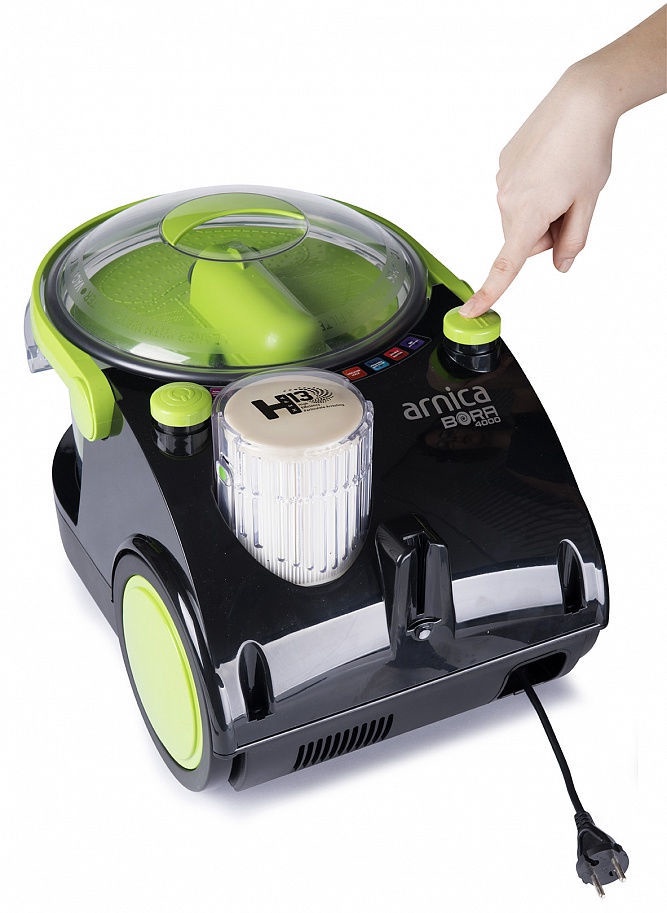 Putekļsūcējs ar ūdens filtru Arnica Bora 4000, 850 W