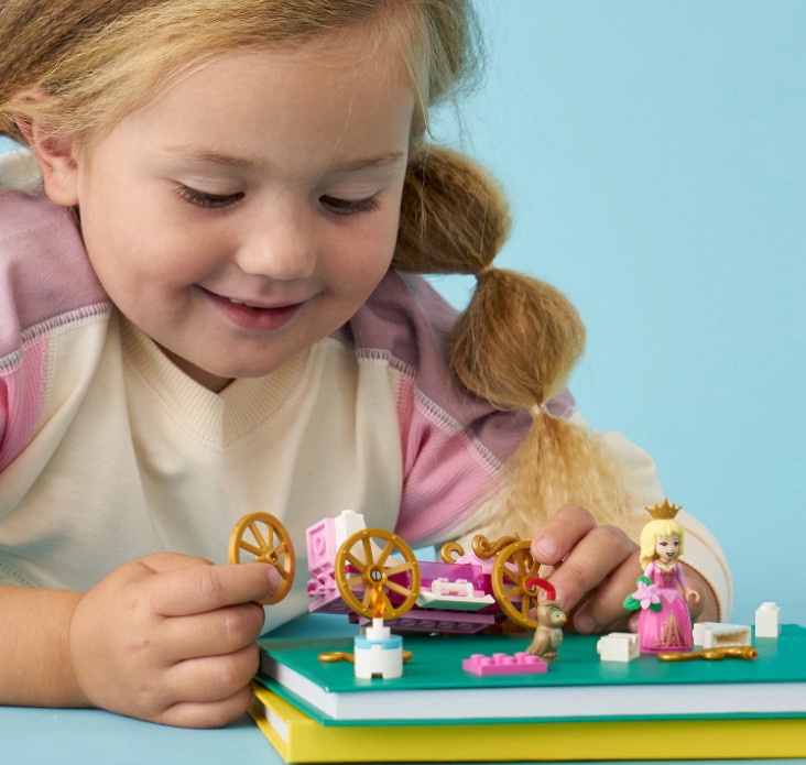 Konstruktor LEGO Disney Princess Aurora kuninglik tõld 43173, 62 tk
