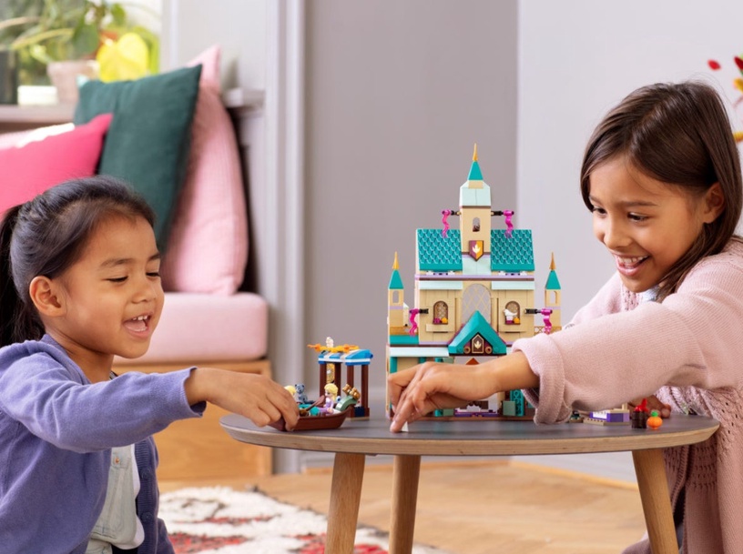 Konstruktor LEGO® I Disney Princess™ Arendelle‘i lossi küla 41167, 521 tk