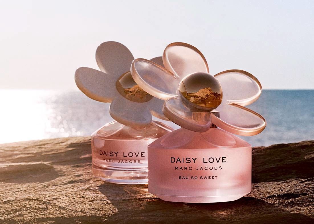 what does daisy love by marc jacobs smell like