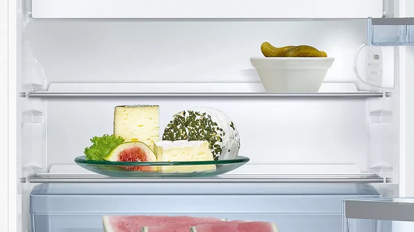 Iebūvējams ledusskapis Bosch KUL15ADF0, saldētava augšā
