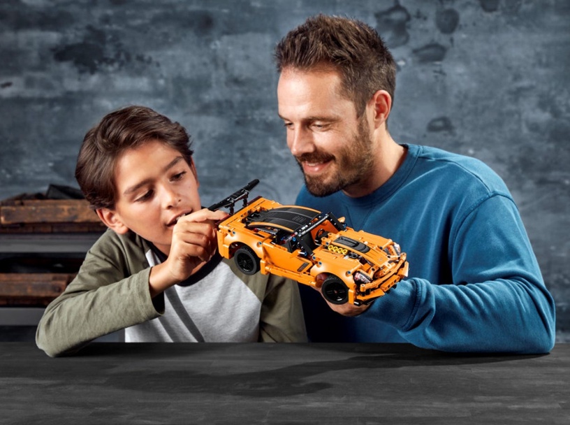 Konstruktorius LEGO® Technic Chevrolet Corvette ZR1 42093, 579 vnt.