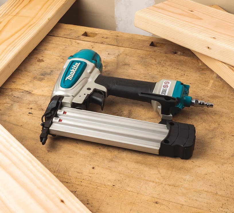 Naglu kalšanas instruments Makita AF506