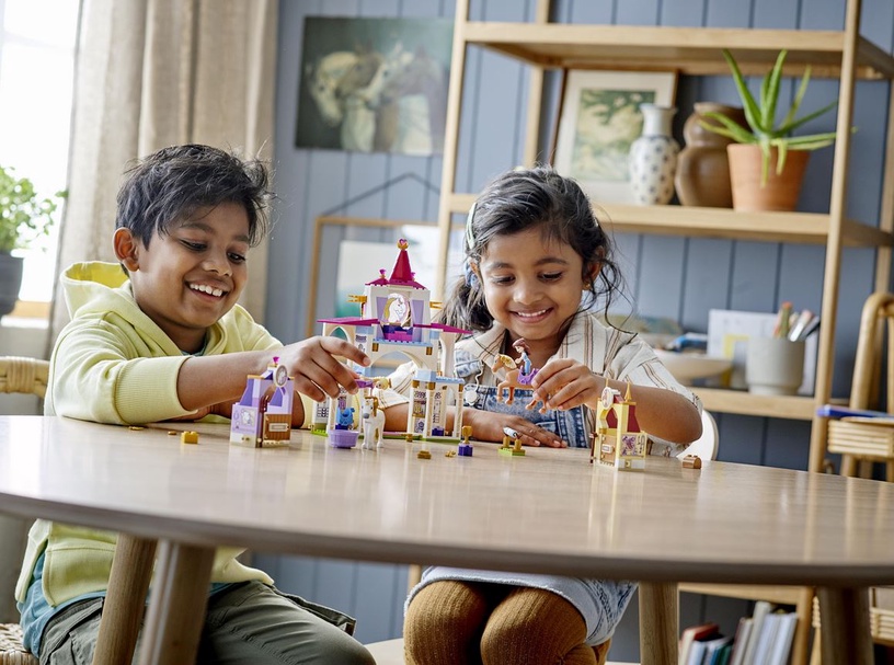 Konstruktor LEGO® | Disney Princess™ Bella ja Rapuntsli kuninglikud tallid 43195, 239 tk