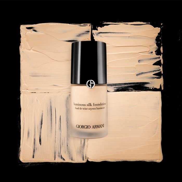 Šķidrā grima bāze Giorgio Armani Luminous Silk, 30 ml