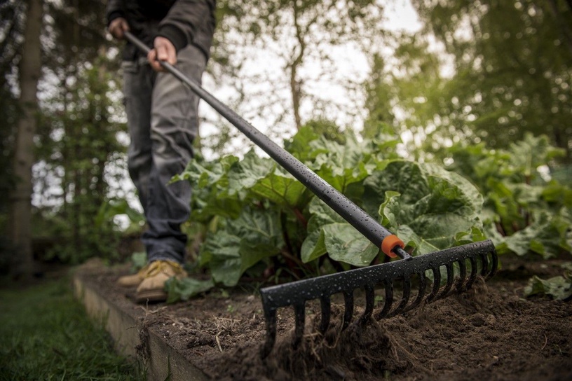 Grābeklis universāls Fiskars Solid 1016036, ar kātu, 1540 mm