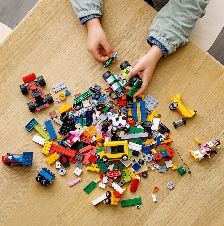 Konstruktors LEGO Classic Klucīši un riteņi 11014, 653 gab.