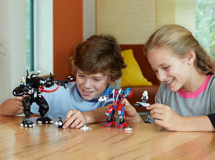 Конструктор LEGO Super Heroes Человек-Паук против Венома 76115, 604 шт.