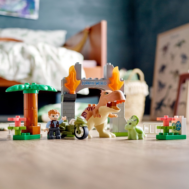 Конструктор LEGO Duplo Jurrasic World Побег динозавров: тираннозавр и трицератопс 10939, 26 шт.